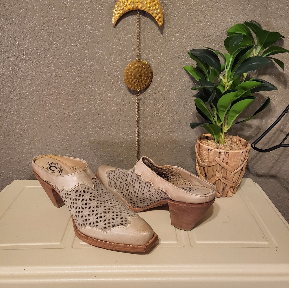 Lucchese Charlie 1 Horse Size 7B Tan/Cream/ Oatmeal Western Mules